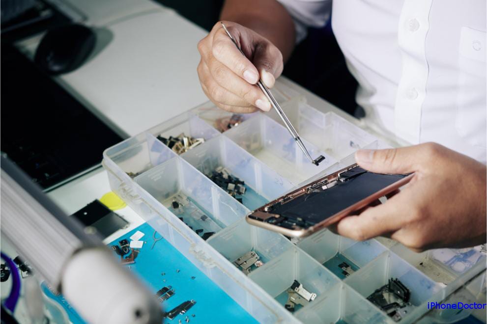 Tehnici moderne de reparare iPhone